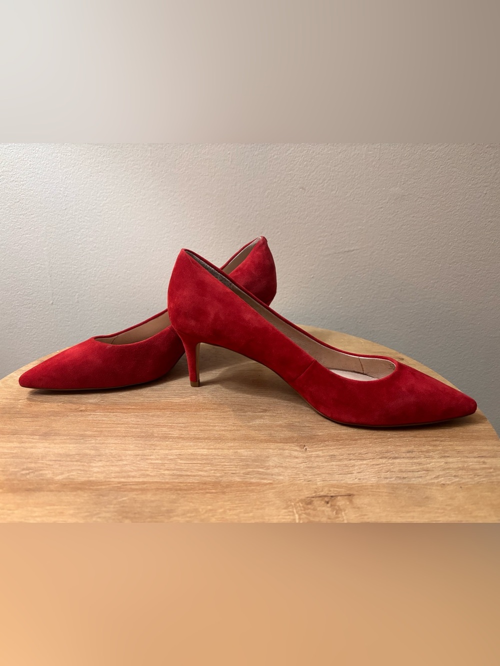 Louise et Cie Red Suede Pointed Toe Heels Size 9.5 - Picture 2 of 6